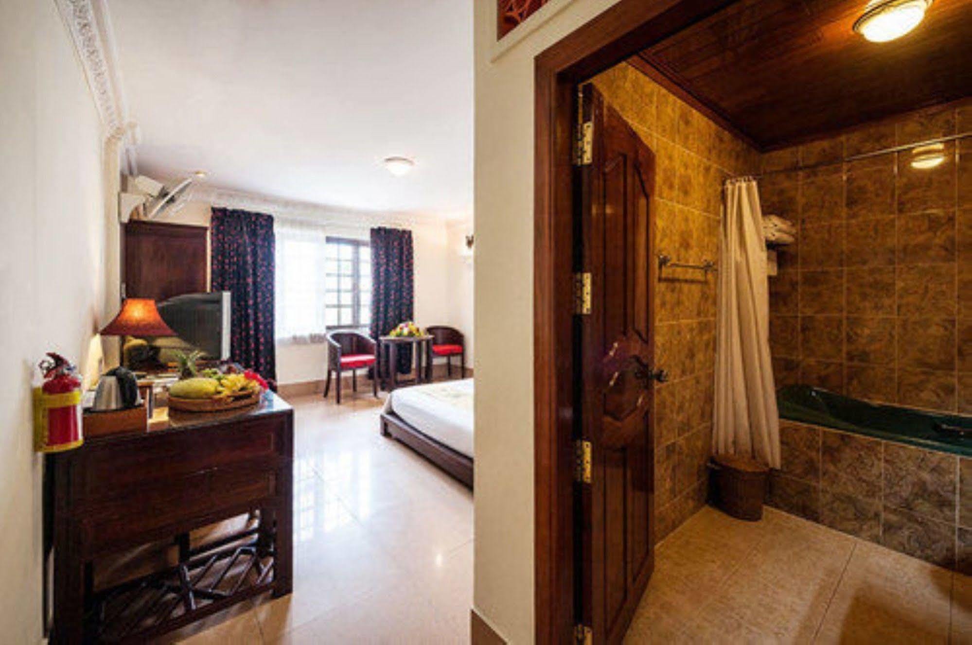 Red Hibiscus Hotel Phnom Penh Luaran gambar